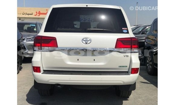 Acheter Import Voiture Toyota Land Cruiser Blanc à Import - Dubai, Province de Bengo Acheter Import Voiture Toyota Land Cruiser Blanc à Import - Dubai, Province de Bengo