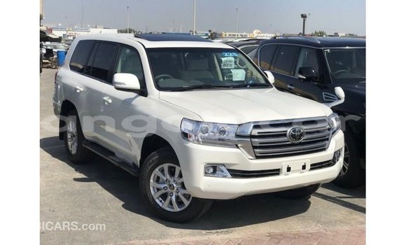 Acheter Import Voiture Toyota Land Cruiser Blanc à Import - Dubai, Province de Bengo Acheter Import Voiture Toyota Land Cruiser Blanc à Import - Dubai, Province de Bengo