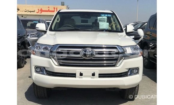 Acheter Import Voiture Toyota Land Cruiser Blanc à Import - Dubai, Province de Bengo Acheter Import Voiture Toyota Land Cruiser Blanc à Import - Dubai, Province de Bengo