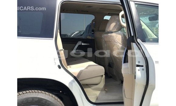 Acheter Import Voiture Toyota Land Cruiser Blanc à Import - Dubai, Province de Bengo Acheter Import Voiture Toyota Land Cruiser Blanc à Import - Dubai, Province de Bengo