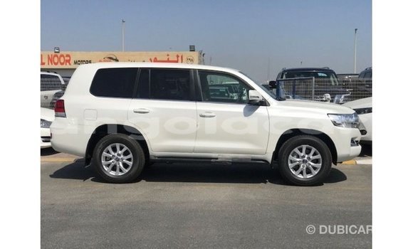 Acheter Import Voiture Toyota Land Cruiser Blanc à Import - Dubai, Province de Bengo Acheter Import Voiture Toyota Land Cruiser Blanc à Import - Dubai, Province de Bengo