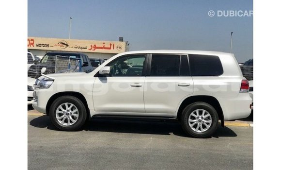Acheter Import Voiture Toyota Land Cruiser Blanc à Import - Dubai, Province de Bengo Acheter Import Voiture Toyota Land Cruiser Blanc à Import - Dubai, Province de Bengo