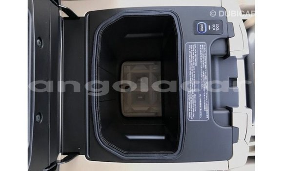 Acheter Import Voiture Toyota Land Cruiser Blanc à Import - Dubai, Province de Bengo Acheter Import Voiture Toyota Land Cruiser Blanc à Import - Dubai, Province de Bengo