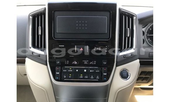 Acheter Import Voiture Toyota Land Cruiser Blanc à Import - Dubai, Province de Bengo Acheter Import Voiture Toyota Land Cruiser Blanc à Import - Dubai, Province de Bengo