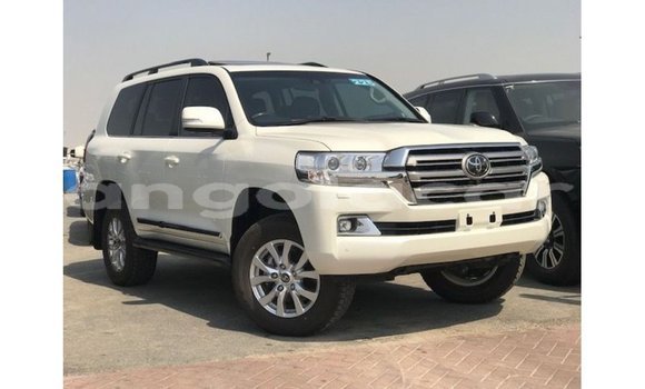 Acheter Import Voiture Toyota Land Cruiser Blanc à Import - Dubai, Province de Bengo Acheter Import Voiture Toyota Land Cruiser Blanc à Import - Dubai, Province de Bengo