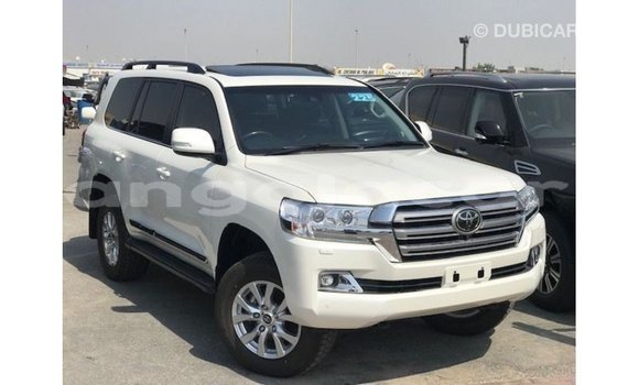 Comprar Importar Toyota Land Cruiser Branco Carro em Import - Dubai em Bengo Province Comprar Importar Toyota Land Cruiser Branco Carro em Import - Dubai em Bengo Province