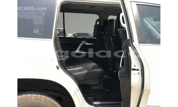 Comprar Importar Toyota Land Cruiser Branco Carro em Import - Dubai em Bengo Province Comprar Importar Toyota Land Cruiser Branco Carro em Import - Dubai em Bengo Province
