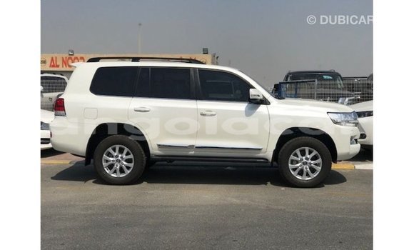 Comprar Importar Toyota Land Cruiser Branco Carro em Import - Dubai em Bengo Province Comprar Importar Toyota Land Cruiser Branco Carro em Import - Dubai em Bengo Province