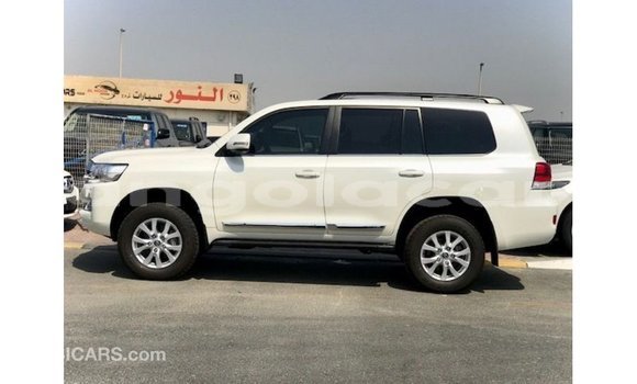 Comprar Importar Toyota Land Cruiser Branco Carro em Import - Dubai em Bengo Province Comprar Importar Toyota Land Cruiser Branco Carro em Import - Dubai em Bengo Province