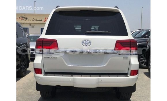 Comprar Importar Toyota Land Cruiser Branco Carro em Import - Dubai em Bengo Province Comprar Importar Toyota Land Cruiser Branco Carro em Import - Dubai em Bengo Province