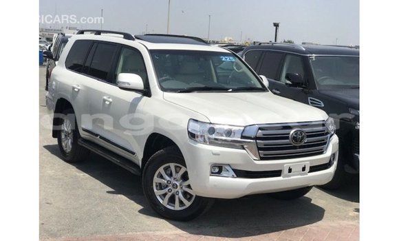 Comprar Importar Toyota Land Cruiser Branco Carro em Import - Dubai em Bengo Province Comprar Importar Toyota Land Cruiser Branco Carro em Import - Dubai em Bengo Province