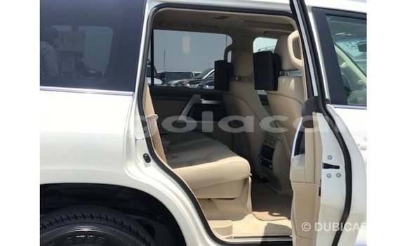 Comprar Importar Toyota Land Cruiser Branco Carro em Import - Dubai em Bengo Province Comprar Importar Toyota Land Cruiser Branco Carro em Import - Dubai em Bengo Province