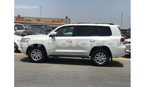 Comprar Importar Toyota Land Cruiser Branco Carro em Import - Dubai em Bengo Province Comprar Importar Toyota Land Cruiser Branco Carro em Import - Dubai em Bengo Province
