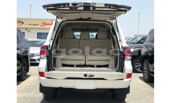 Comprar Importar Toyota Land Cruiser Branco Carro em Import - Dubai em Bengo Province Comprar Importar Toyota Land Cruiser Branco Carro em Import - Dubai em Bengo Province