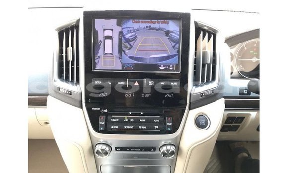 Comprar Importar Toyota Land Cruiser Branco Carro em Import - Dubai em Bengo Province Comprar Importar Toyota Land Cruiser Branco Carro em Import - Dubai em Bengo Province