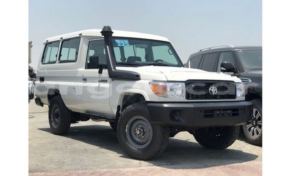 Comprar Importar Toyota Land Cruiser Branco Carro em Import - Dubai em Bengo Province Comprar Importar Toyota Land Cruiser Branco Carro em Import - Dubai em Bengo Province