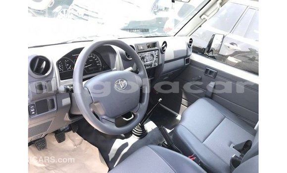 Comprar Importar Toyota Land Cruiser Branco Carro em Import - Dubai em Bengo Province Comprar Importar Toyota Land Cruiser Branco Carro em Import - Dubai em Bengo Province