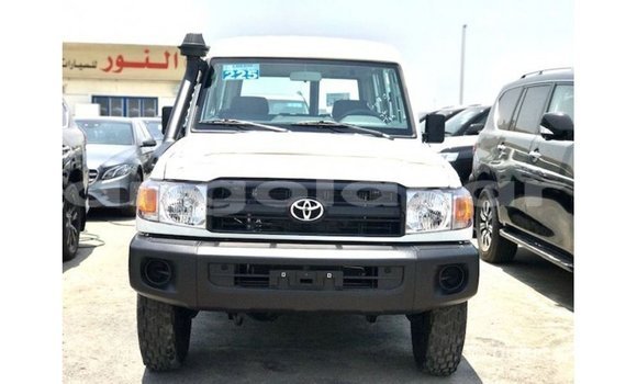 Comprar Importar Toyota Land Cruiser Branco Carro em Import - Dubai em Bengo Province Comprar Importar Toyota Land Cruiser Branco Carro em Import - Dubai em Bengo Province