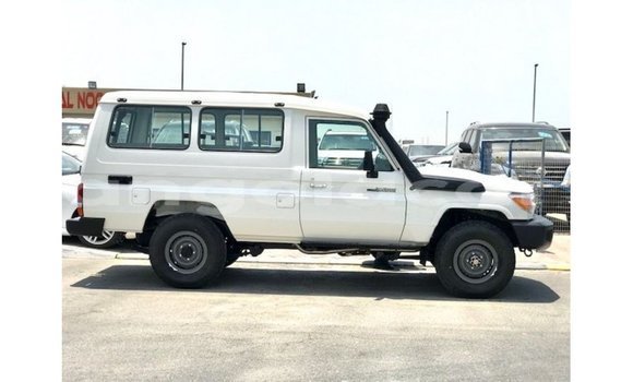 Comprar Importar Toyota Land Cruiser Branco Carro em Import - Dubai em Bengo Province Comprar Importar Toyota Land Cruiser Branco Carro em Import - Dubai em Bengo Province