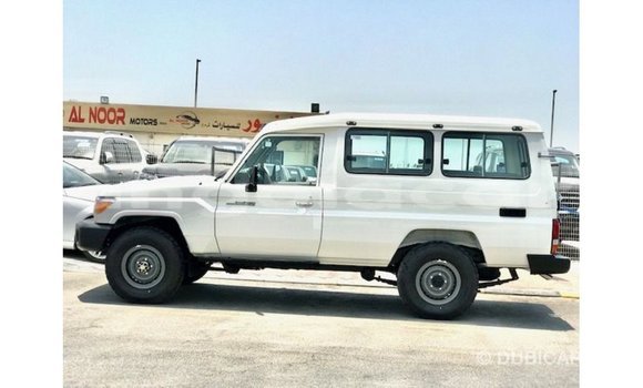 Comprar Importar Toyota Land Cruiser Branco Carro em Import - Dubai em Bengo Province Comprar Importar Toyota Land Cruiser Branco Carro em Import - Dubai em Bengo Province