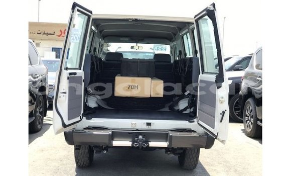 Comprar Importar Toyota Land Cruiser Branco Carro em Import - Dubai em Bengo Province Comprar Importar Toyota Land Cruiser Branco Carro em Import - Dubai em Bengo Province