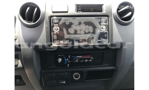 Comprar Importar Toyota Land Cruiser Branco Carro em Import - Dubai em Bengo Province Comprar Importar Toyota Land Cruiser Branco Carro em Import - Dubai em Bengo Province