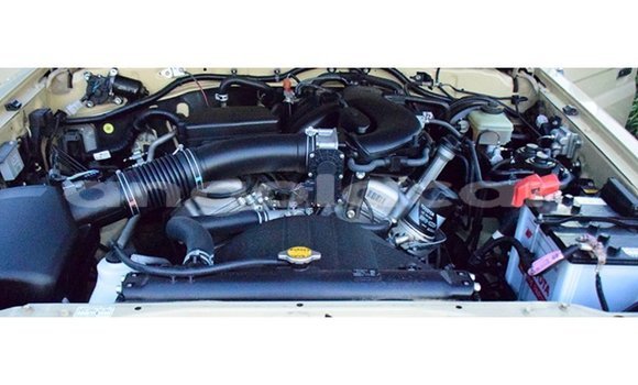 Comprar Importar Toyota Land Cruiser Bege Carro em Import - Dubai em Bengo Province Comprar Importar Toyota Land Cruiser Bege Carro em Import - Dubai em Bengo Province