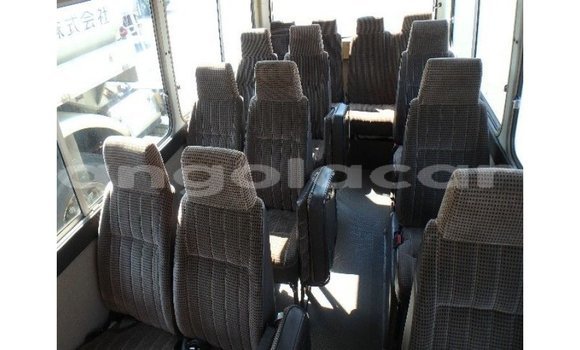 Comprar Importar Toyota Coaster Branco Carro em Import - Dubai em Bengo Province Comprar Importar Toyota Coaster Branco Carro em Import - Dubai em Bengo Province