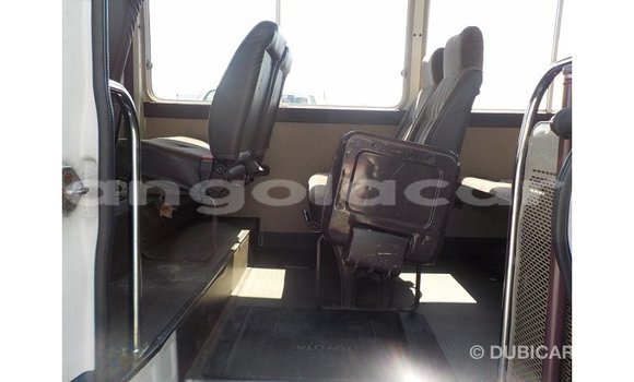 Comprar Importar Toyota Coaster Branco Carro em Import - Dubai em Bengo Province Comprar Importar Toyota Coaster Branco Carro em Import - Dubai em Bengo Province