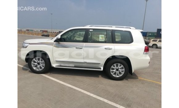 Comprar Importar Toyota Land Cruiser Branco Carro em Import - Dubai em Bengo Province Comprar Importar Toyota Land Cruiser Branco Carro em Import - Dubai em Bengo Province