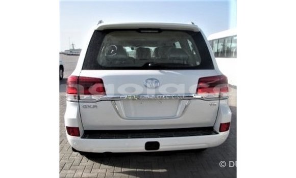 Comprar Importar Toyota Land Cruiser Branco Carro em Import - Dubai em Bengo Province Comprar Importar Toyota Land Cruiser Branco Carro em Import - Dubai em Bengo Province