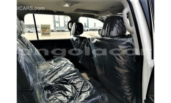 Comprar Importar Toyota Land Cruiser Branco Carro em Import - Dubai em Bengo Province Comprar Importar Toyota Land Cruiser Branco Carro em Import - Dubai em Bengo Province