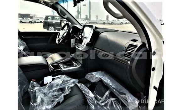 Comprar Importar Toyota Land Cruiser Branco Carro em Import - Dubai em Bengo Province Comprar Importar Toyota Land Cruiser Branco Carro em Import - Dubai em Bengo Province