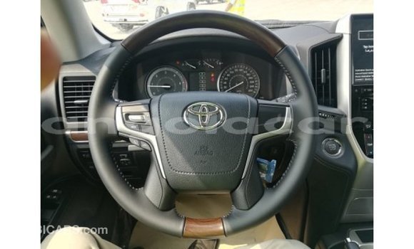 Comprar Importar Toyota Land Cruiser Branco Carro em Import - Dubai em Bengo Province Comprar Importar Toyota Land Cruiser Branco Carro em Import - Dubai em Bengo Province