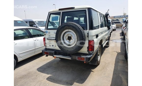 Comprar Importar Toyota Land Cruiser Branco Carro em Import - Dubai em Bengo Province Comprar Importar Toyota Land Cruiser Branco Carro em Import - Dubai em Bengo Province