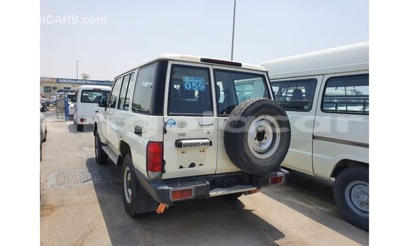 Comprar Importar Toyota Land Cruiser Branco Carro em Import - Dubai em Bengo Province Comprar Importar Toyota Land Cruiser Branco Carro em Import - Dubai em Bengo Province