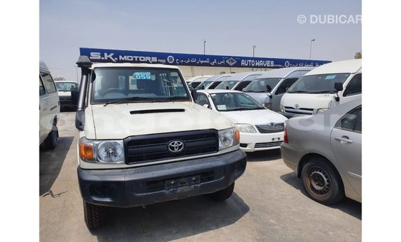 Comprar Importar Toyota Land Cruiser Branco Carro em Import - Dubai em Bengo Province Comprar Importar Toyota Land Cruiser Branco Carro em Import - Dubai em Bengo Province