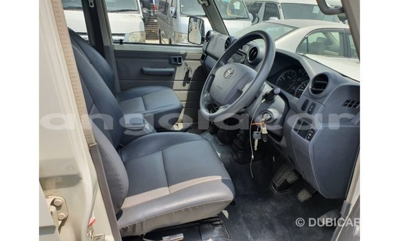 Comprar Importar Toyota Land Cruiser Branco Carro em Import - Dubai em Bengo Province Comprar Importar Toyota Land Cruiser Branco Carro em Import - Dubai em Bengo Province