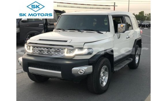 Comprar Importar Toyota FJ Cruiser Branco Carro em Import - Dubai em Bengo Province Comprar Importar Toyota FJ Cruiser Branco Carro em Import - Dubai em Bengo Province