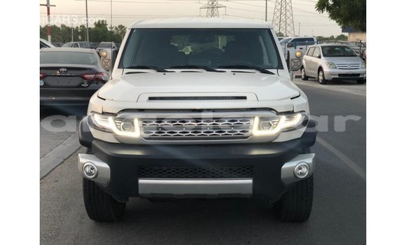 Comprar Importar Toyota FJ Cruiser Branco Carro em Import - Dubai em Bengo Province Comprar Importar Toyota FJ Cruiser Branco Carro em Import - Dubai em Bengo Province