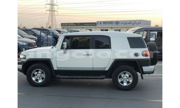Comprar Importar Toyota FJ Cruiser Branco Carro em Import - Dubai em Bengo Province Comprar Importar Toyota FJ Cruiser Branco Carro em Import - Dubai em Bengo Province