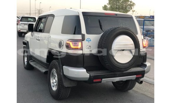 Comprar Importar Toyota FJ Cruiser Branco Carro em Import - Dubai em Bengo Province Comprar Importar Toyota FJ Cruiser Branco Carro em Import - Dubai em Bengo Province