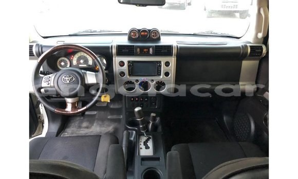Comprar Importar Toyota FJ Cruiser Branco Carro em Import - Dubai em Bengo Province Comprar Importar Toyota FJ Cruiser Branco Carro em Import - Dubai em Bengo Province