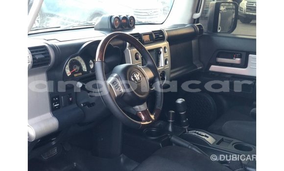 Comprar Importar Toyota FJ Cruiser Branco Carro em Import - Dubai em Bengo Province Comprar Importar Toyota FJ Cruiser Branco Carro em Import - Dubai em Bengo Province