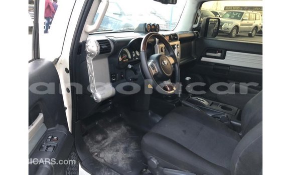 Comprar Importar Toyota FJ Cruiser Branco Carro em Import - Dubai em Bengo Province Comprar Importar Toyota FJ Cruiser Branco Carro em Import - Dubai em Bengo Province