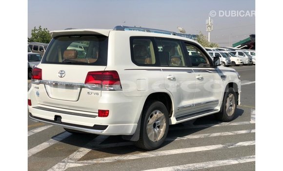 Acheter Import Voiture Toyota Land Cruiser Blanc à Import - Dubai, Province de Bengo Acheter Import Voiture Toyota Land Cruiser Blanc à Import - Dubai, Province de Bengo