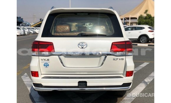 Acheter Import Voiture Toyota Land Cruiser Blanc à Import - Dubai, Province de Bengo Acheter Import Voiture Toyota Land Cruiser Blanc à Import - Dubai, Province de Bengo