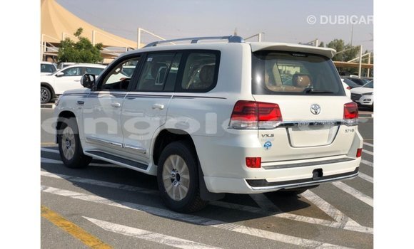 Acheter Import Voiture Toyota Land Cruiser Blanc à Import - Dubai, Province de Bengo Acheter Import Voiture Toyota Land Cruiser Blanc à Import - Dubai, Province de Bengo