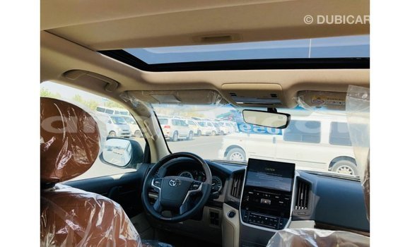 Acheter Import Voiture Toyota Land Cruiser Blanc à Import - Dubai, Province de Bengo Acheter Import Voiture Toyota Land Cruiser Blanc à Import - Dubai, Province de Bengo