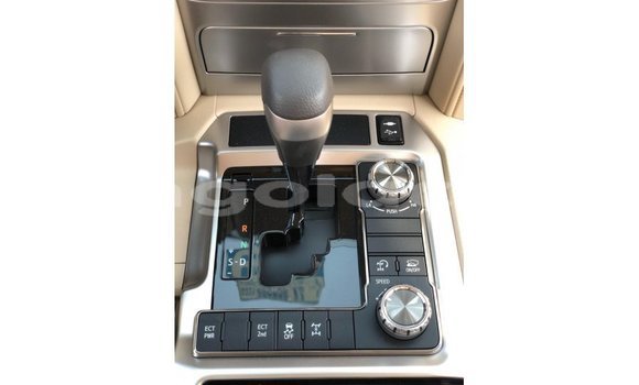 Acheter Import Voiture Toyota Land Cruiser Blanc à Import - Dubai, Province de Bengo Acheter Import Voiture Toyota Land Cruiser Blanc à Import - Dubai, Province de Bengo